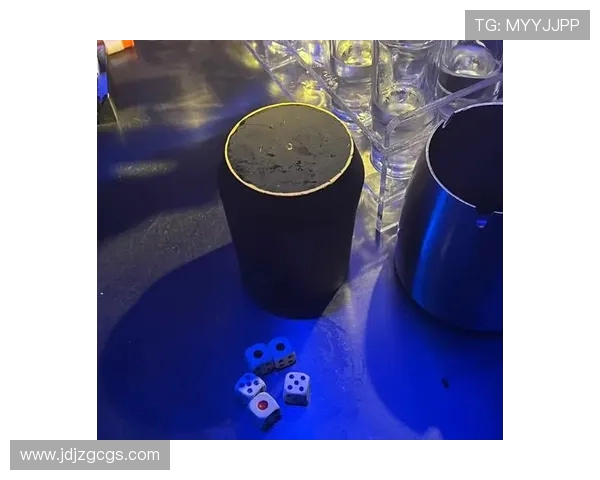 酒吧里女生聚会时适合玩的轻松互动小游戏创意推荐